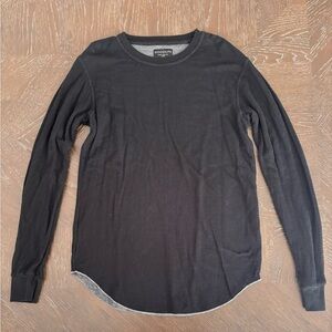Goodlife Black Long Sleeve Tee with Modern Curved Hem